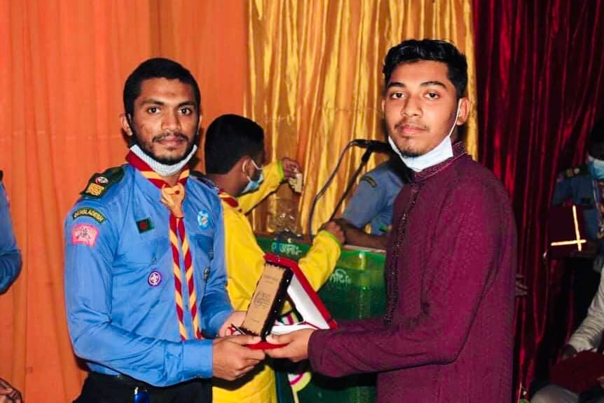 Bondhon Mukto Scout Group Reunion Accepting the honor/recognition.